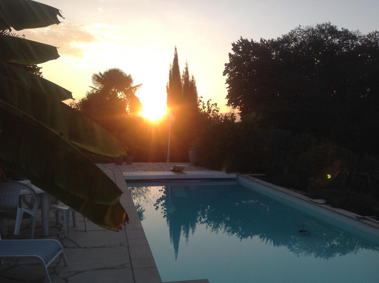 Domaine De La Provencale Bed & Breakfast *